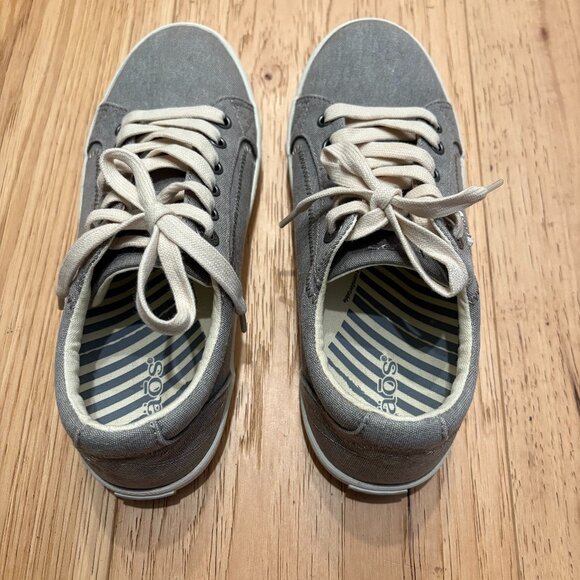 Taos Footwear Shoes - TAOS Star Canvas Sneakers 7.5